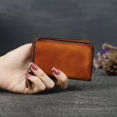 Bonita cartera pequeña de cuero con cremallera